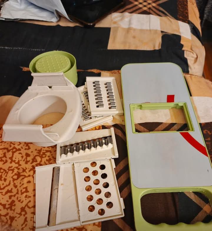 5-in-1 Multi-Functional Vegetable Slicer & Grater – Adjustable Mandoline Cutter